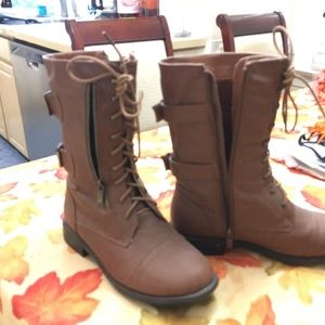 Combat boots